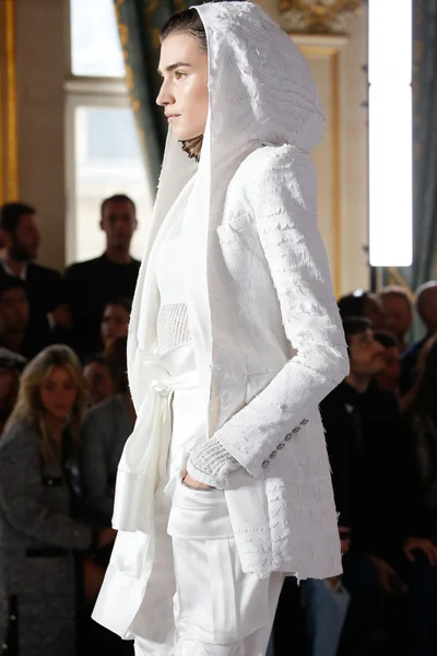 Look 18